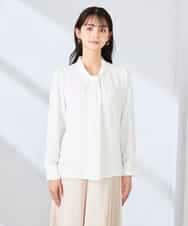 KBBFE09059 a.v.v(アー・ヴェ・ヴェ) 幾何柄ボウタイ風ブラウス ライトブルー