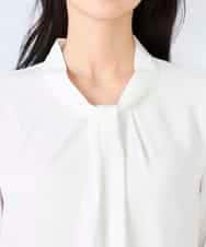 KBBFE09059 a.v.v(アー・ヴェ・ヴェ) 幾何柄ボウタイ風ブラウス ライトブルー