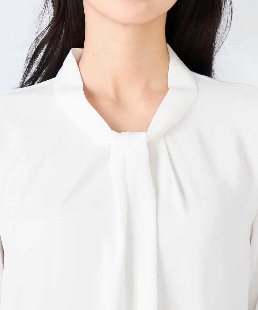 KBBFE09059 a.v.v(アー・ヴェ・ヴェ) 幾何柄ボウタイ風ブラウス ライトブルー