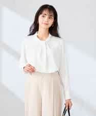 KBBFE09059 a.v.v(アー・ヴェ・ヴェ) 幾何柄ボウタイ風ブラウス ホワイト