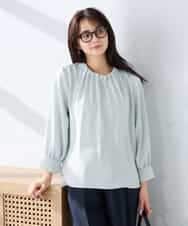 KBBFE11059 a.v.v(アー・ヴェ・ヴェ) 【洗える】タックネックブラウス ライトブルー