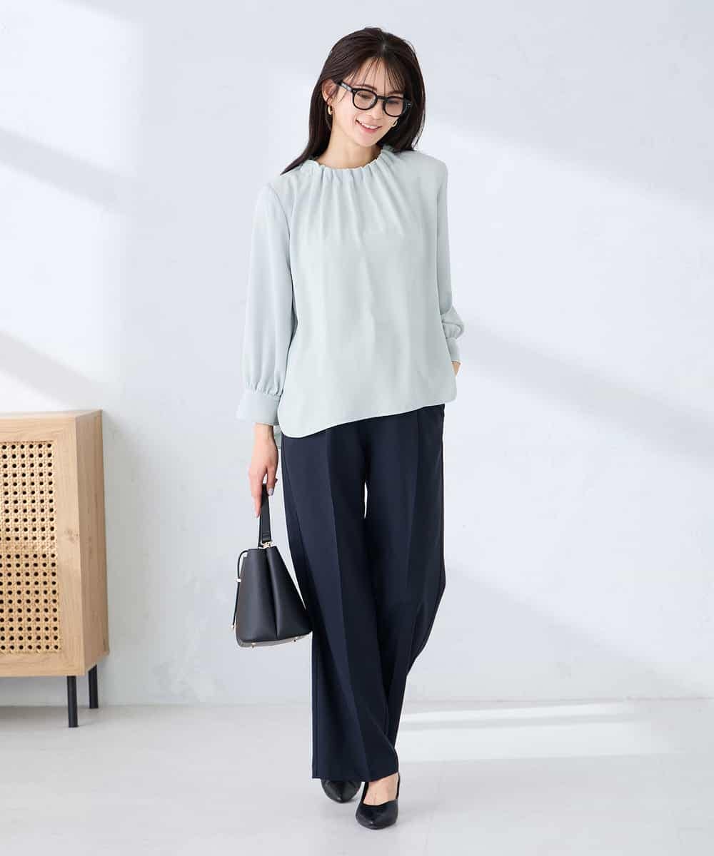 KBBFE11059 a.v.v(アー・ヴェ・ヴェ) 【洗える】タックネックブラウス ライトブルー