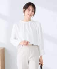 KBBFE11059 a.v.v(アー・ヴェ・ヴェ) 【洗える】タックネックブラウス ライトブルー