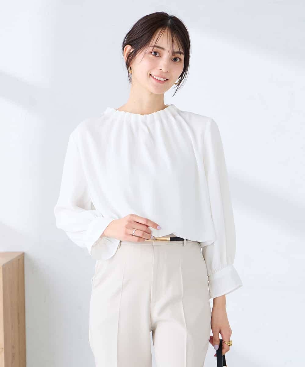 KBBFE11059 a.v.v(アー・ヴェ・ヴェ) 【洗える】タックネックブラウス ライトブルー