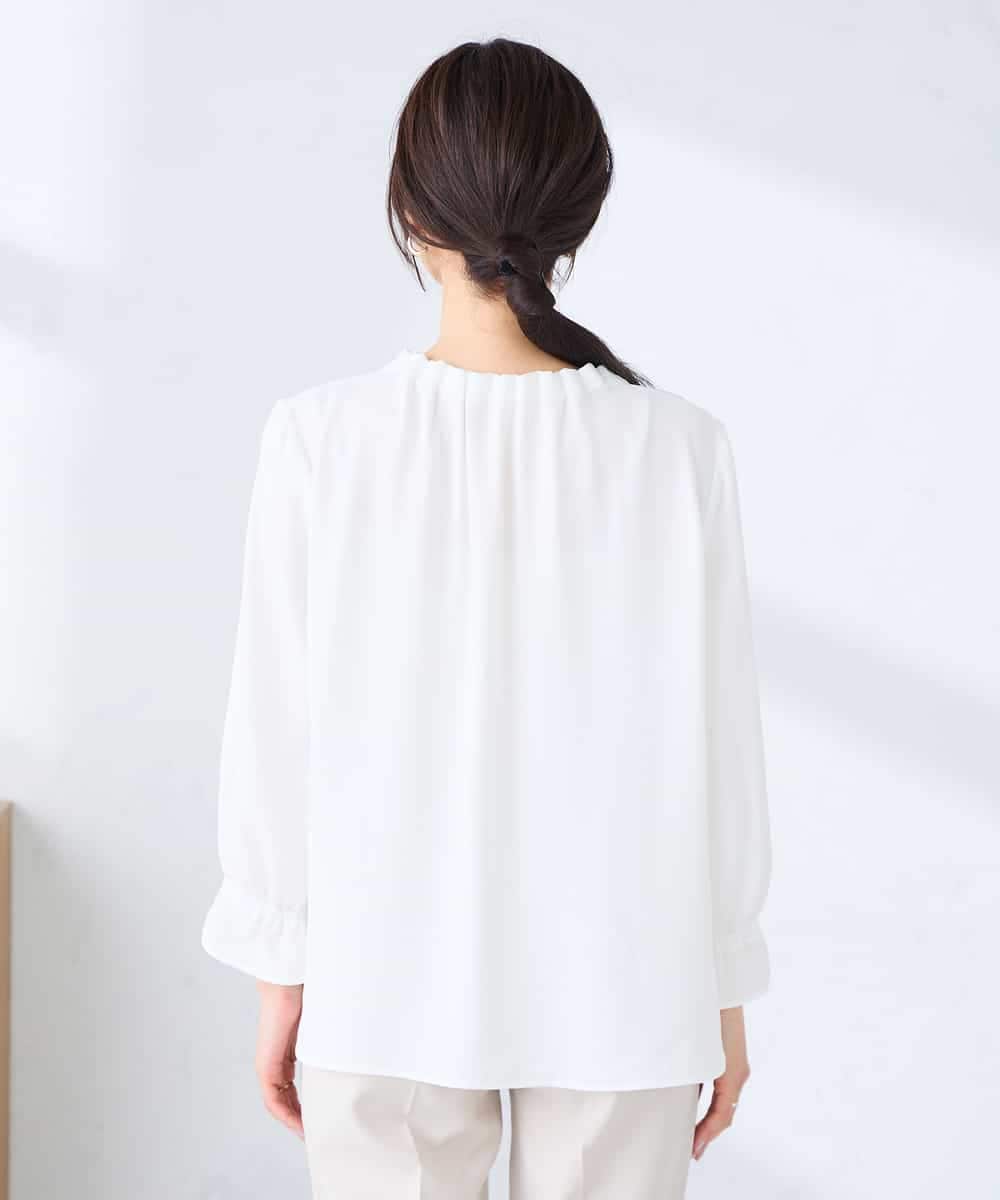 KBBFE11059 a.v.v(アー・ヴェ・ヴェ) 【洗える】タックネックブラウス ライトブルー