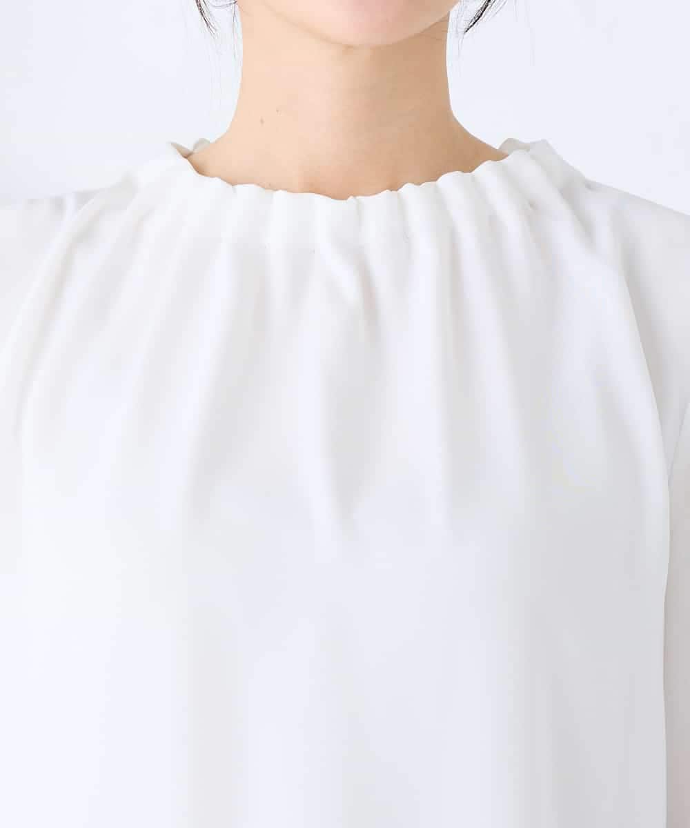 KBBFE11059 a.v.v(アー・ヴェ・ヴェ) 【洗える】タックネックブラウス ライトブルー