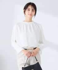 KBBFE11059 a.v.v(アー・ヴェ・ヴェ) 【洗える】タックネックブラウス ホワイト