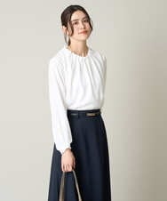 KBBFW12054 a.v.v(アー・ヴェ・ヴェ) タックネックレイヤードヘムブラウス ドット柄