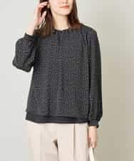 KBBFW12054 a.v.v(アー・ヴェ・ヴェ) タックネックレイヤードヘムブラウス ドット柄