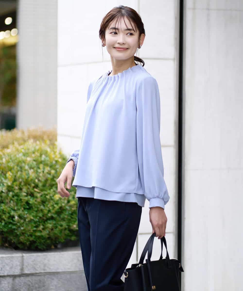 KBBFW12054 a.v.v(アー・ヴェ・ヴェ) タックネックレイヤードヘムブラウス ドット柄