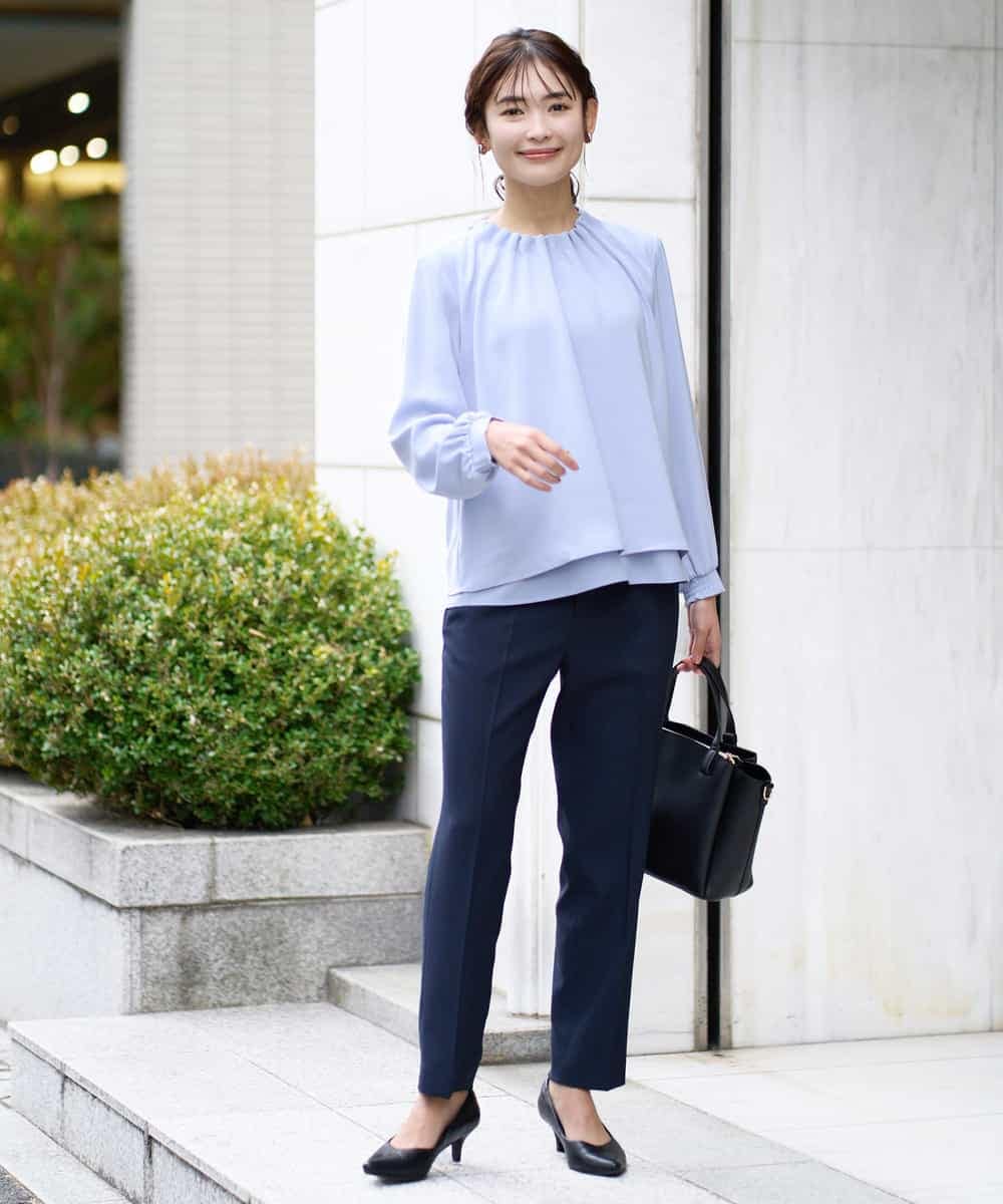 KBBFW12054 a.v.v(アー・ヴェ・ヴェ) タックネックレイヤードヘムブラウス ドット柄
