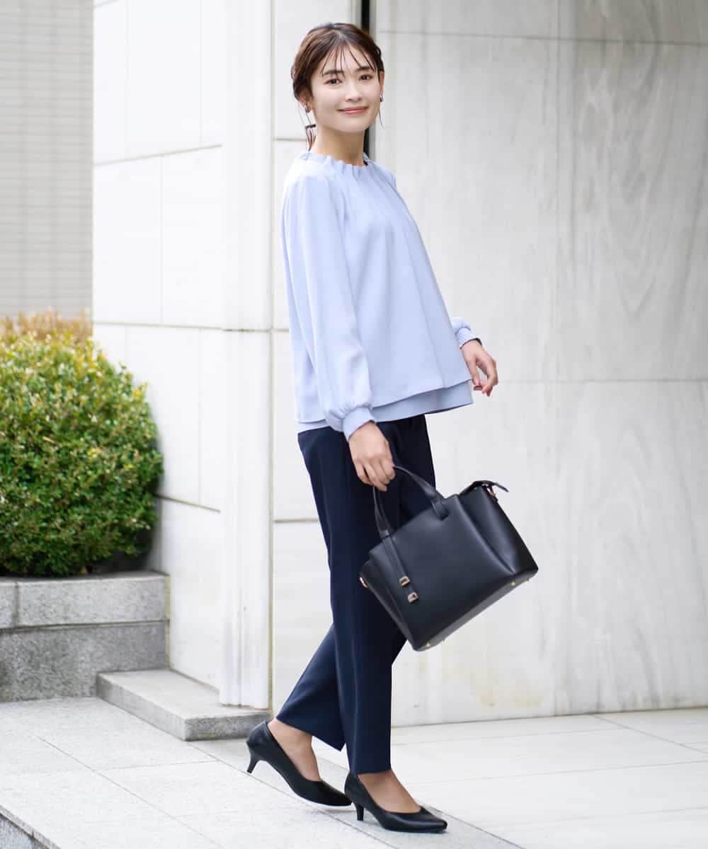 KBBFW12054 a.v.v(アー・ヴェ・ヴェ) タックネックレイヤードヘムブラウス ドット柄