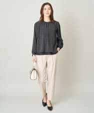 KBBFW12054 a.v.v(アー・ヴェ・ヴェ) タックネックレイヤードヘムブラウス ドット柄