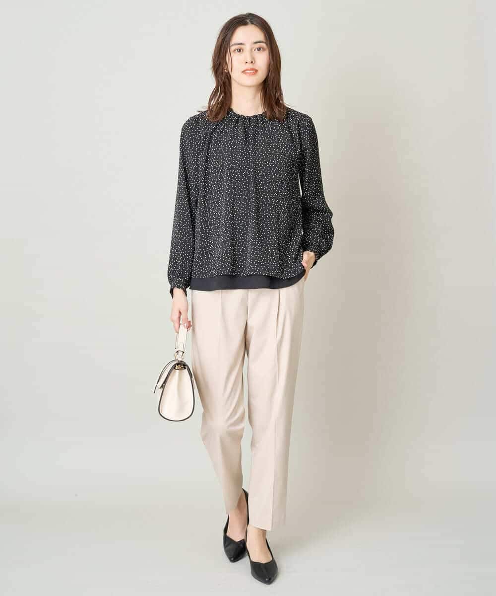 KBBFW12054 a.v.v(アー・ヴェ・ヴェ) タックネックレイヤードヘムブラウス ドット柄