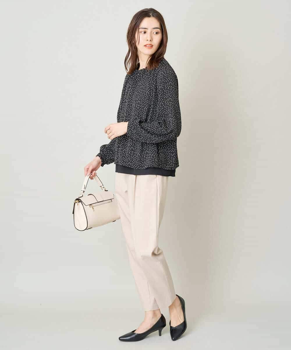 KBBFW12054 a.v.v(アー・ヴェ・ヴェ) タックネックレイヤードヘムブラウス ドット柄