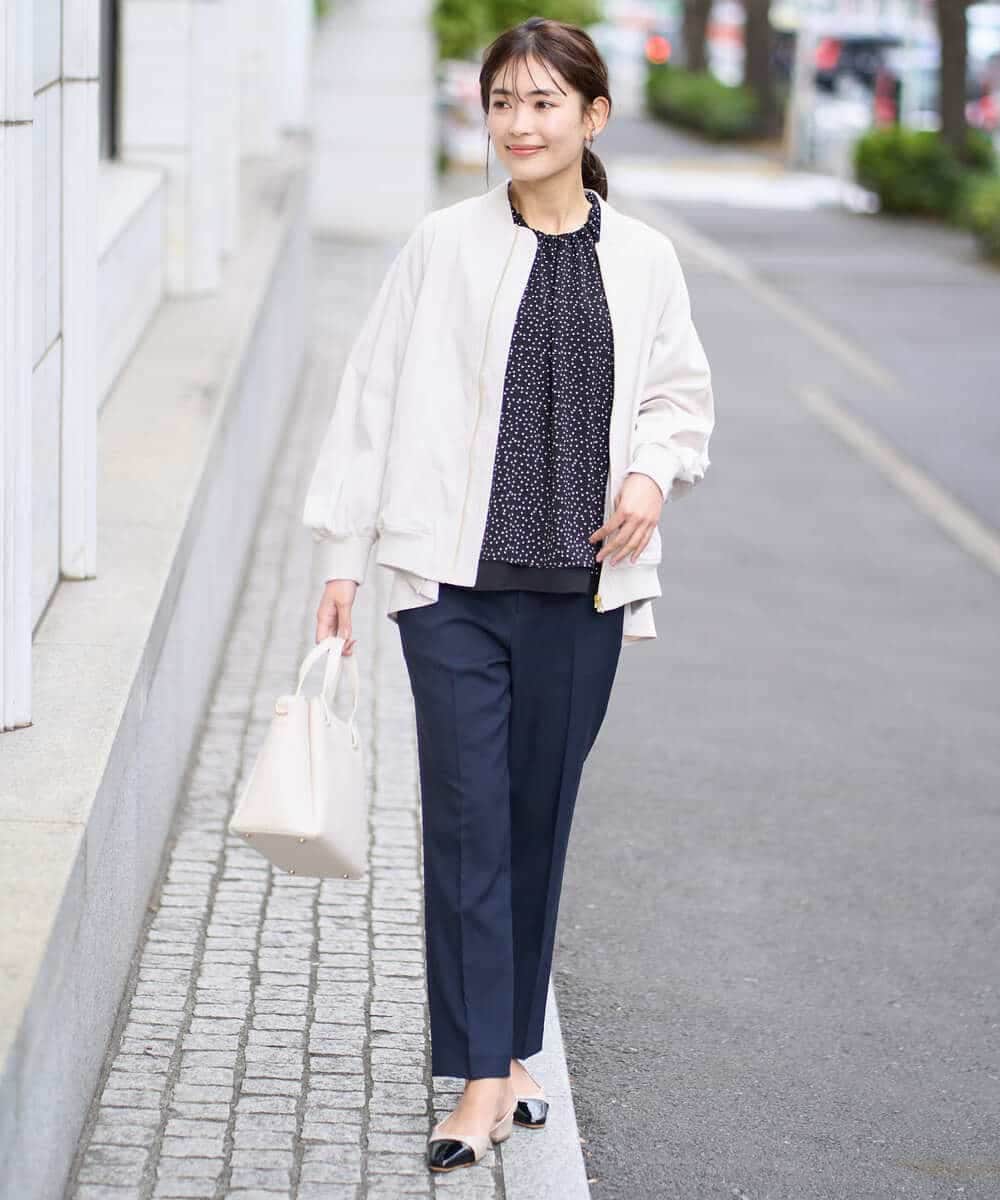 KBBFW12054 a.v.v(アー・ヴェ・ヴェ) タックネックレイヤードヘムブラウス ドット柄