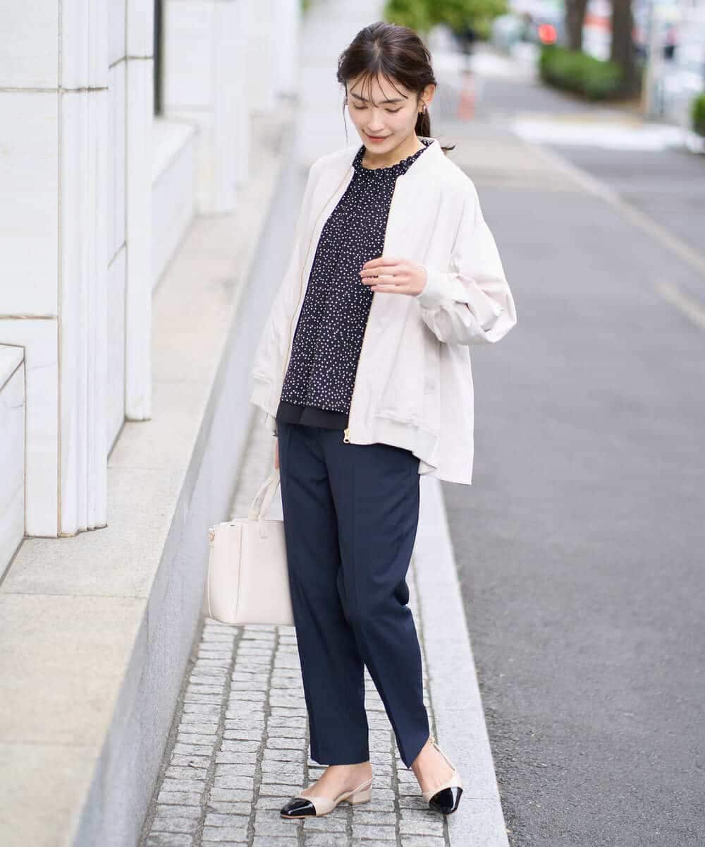 KBBFW12054 a.v.v(アー・ヴェ・ヴェ) タックネックレイヤードヘムブラウス ドット柄