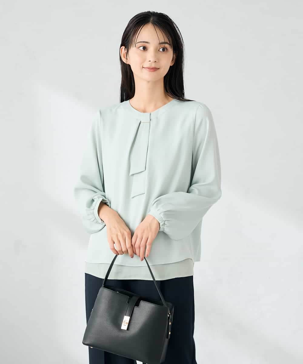 KBBLB04059 a.v.v(アー・ヴェ・ヴェ) 【洗える】バーチャームボウタイブラウス グリーン