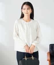 KBBLB04059 a.v.v(アー・ヴェ・ヴェ) 【洗える】バーチャームボウタイブラウス プリント