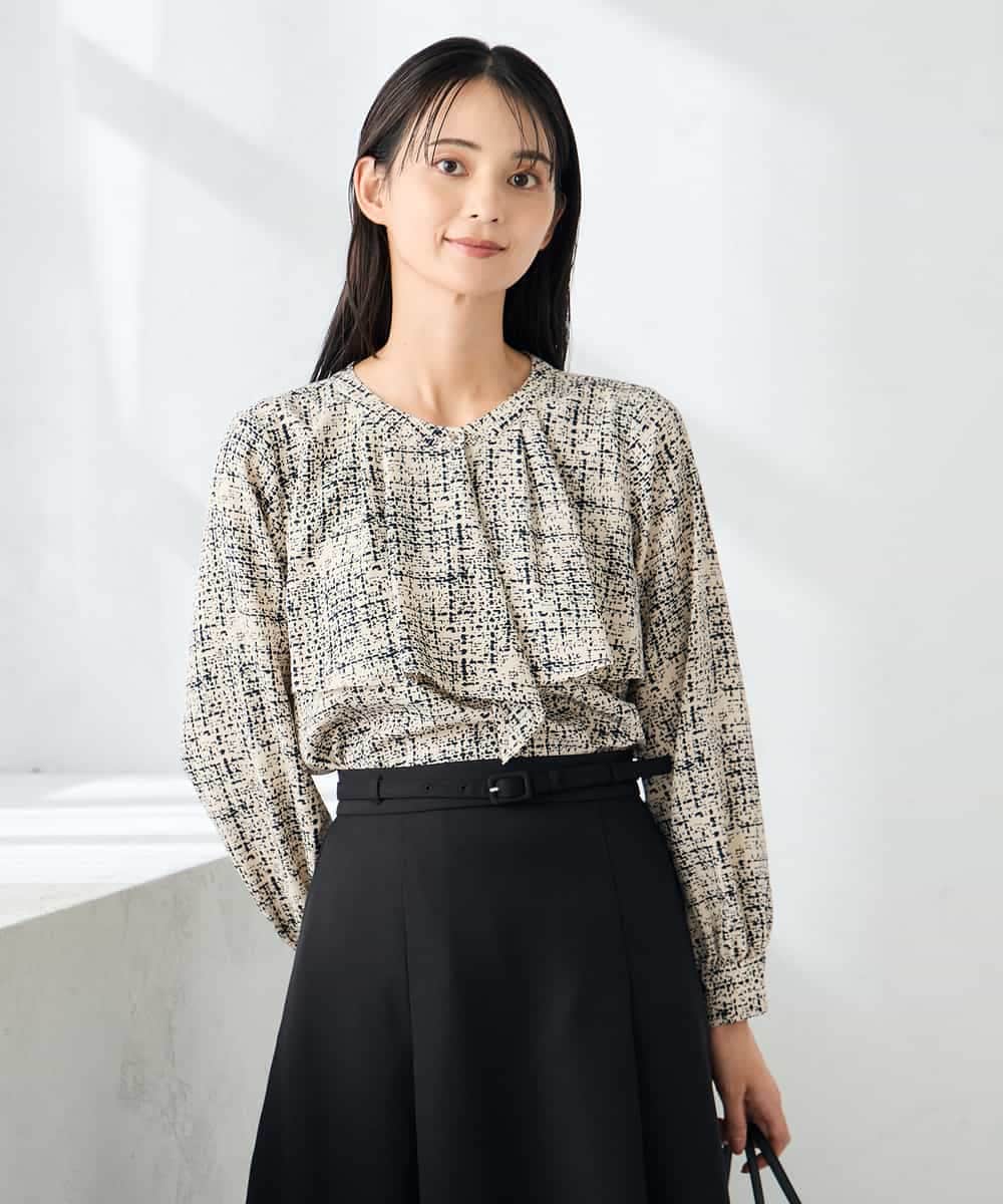 KBBLB06059 a.v.v(アー・ヴェ・ヴェ) 【洗える】プリントケープ風ブラウス ベージュ