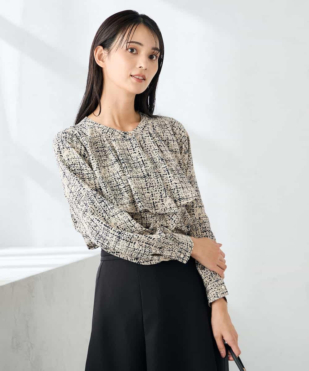 KBBLB06059 a.v.v(アー・ヴェ・ヴェ) 【洗える】プリントケープ風ブラウス ベージュ