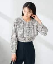 KBBLB06059 a.v.v(アー・ヴェ・ヴェ) 【洗える】プリントケープ風ブラウス ベージュ