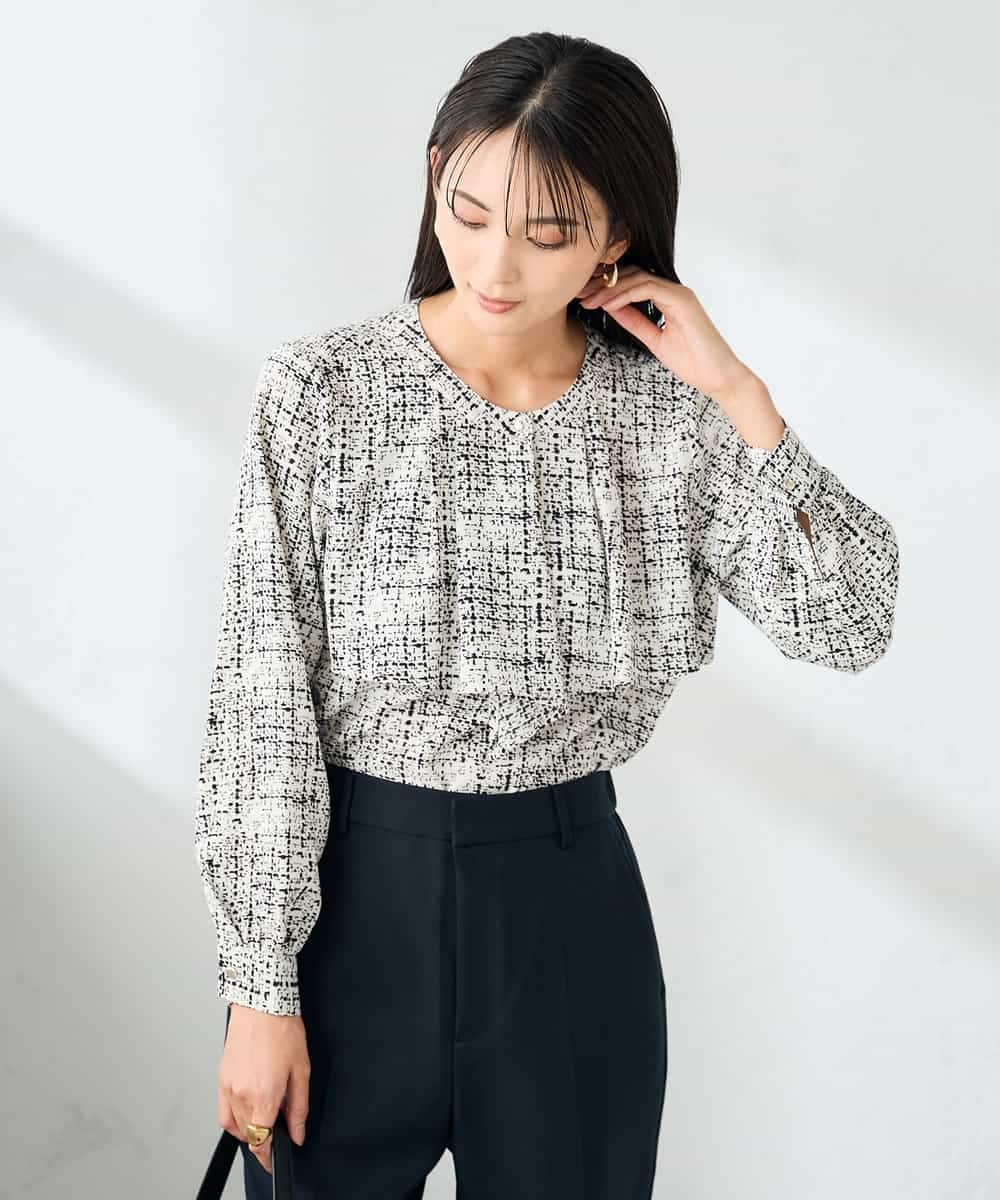 KBBLB06059 a.v.v(アー・ヴェ・ヴェ) 【洗える】プリントケープ風ブラウス ベージュ