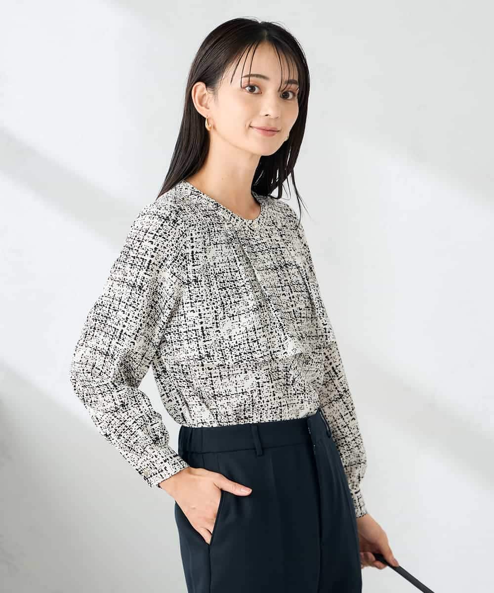 KBBLB06059 a.v.v(アー・ヴェ・ヴェ) 【洗える】プリントケープ風ブラウス ベージュ