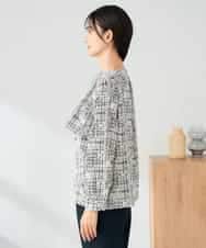 KBBLB06059 a.v.v(アー・ヴェ・ヴェ) 【洗える】プリントケープ風ブラウス ベージュ