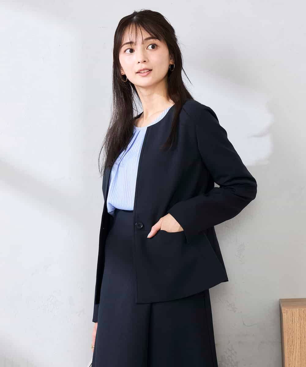 KBDFE21109 a.v.v(アー・ヴェ・ヴェ) 【洗える/UVカット】リネンライクストレッチキーネックジャケット ネイビー