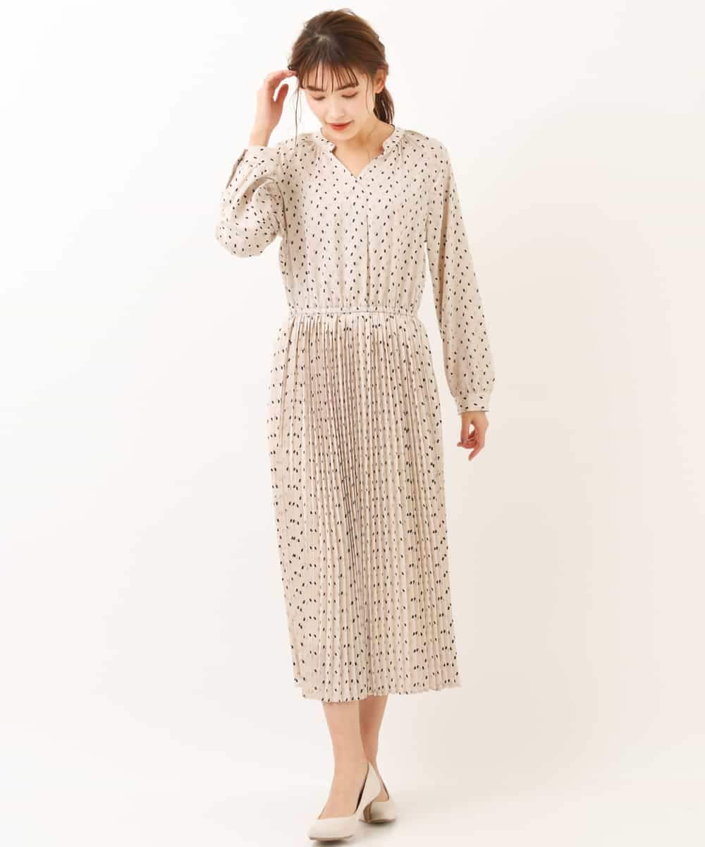 KBEEN07089 a.v.v(アー・ヴェ・ヴェ) スキッパープリーツワンピース ベージュ