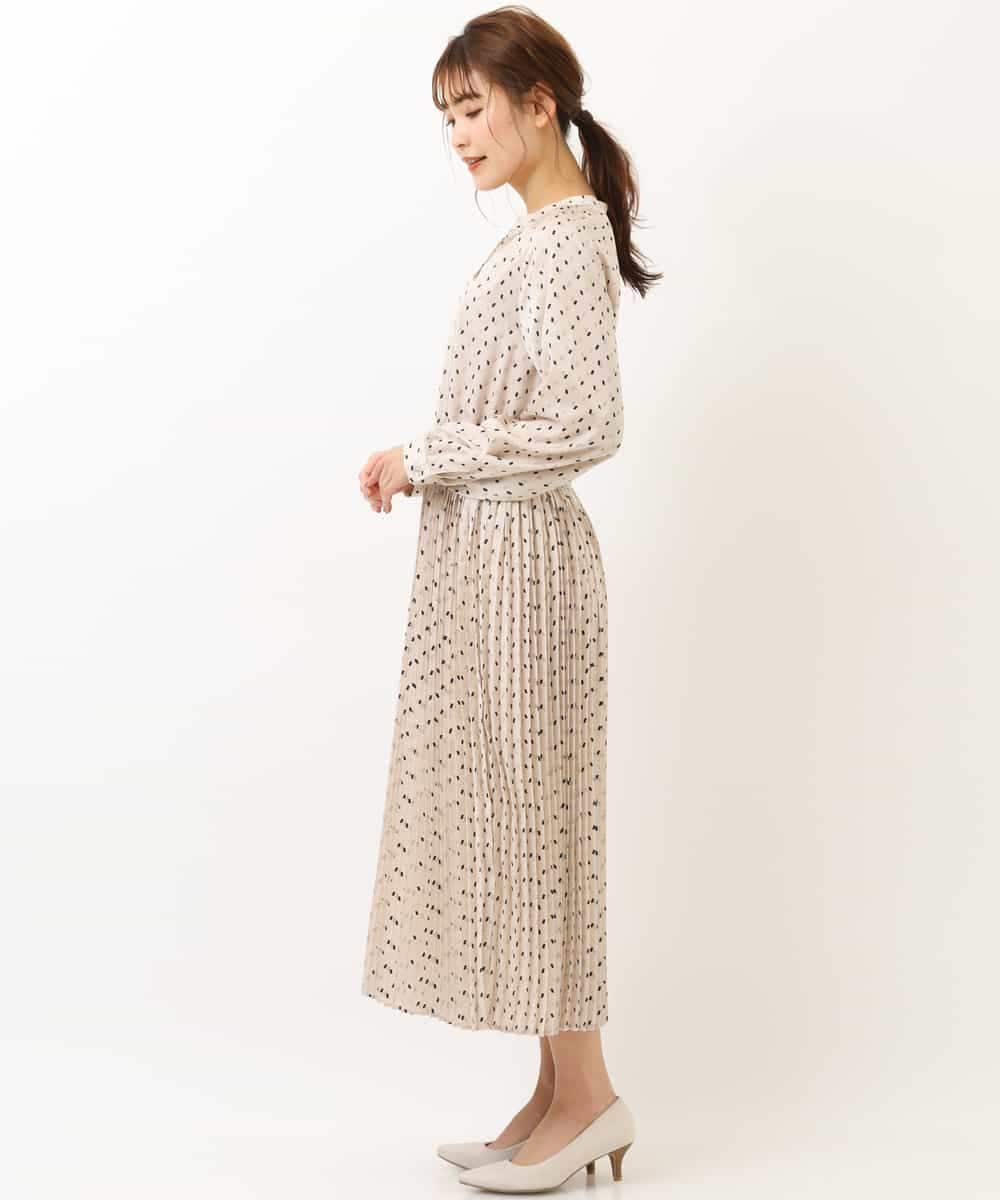 KBEEN07089 a.v.v(アー・ヴェ・ヴェ) スキッパープリーツワンピース ベージュ
