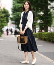 KBEHQ15089 a.v.v(アー・ヴェ・ヴェ) パールチャーム付ボウタイロングワンピース ベージュ