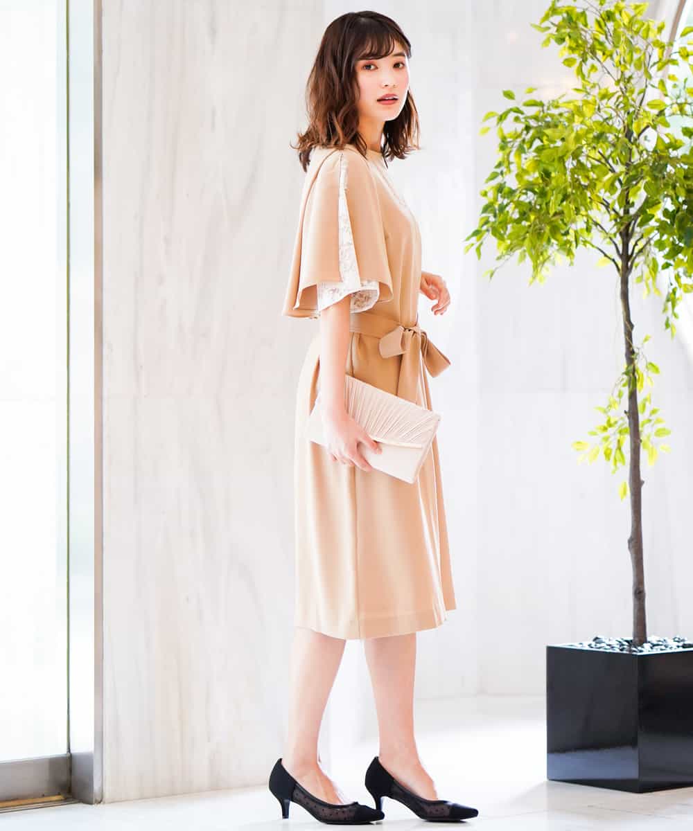 KBEKI04099 a.v.v(アー・ヴェ・ヴェ) 袖フレアサッシュサックワンピース ベージュ
