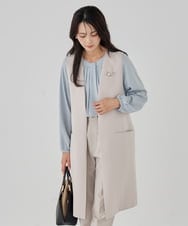 KBJCD04089 a.v.v(アー・ヴェ・ヴェ) サテンサイドスリットジレ【洗える/速乾/毛玉になりにくい/イージーケア】 グレージュ