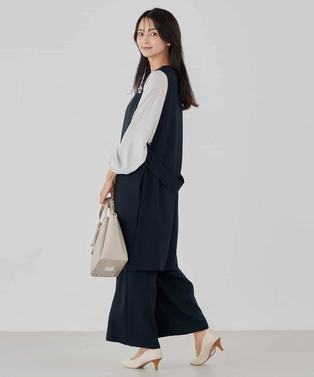 KBJCD04089 a.v.v(アー・ヴェ・ヴェ) サテンサイドスリットジレ【洗える/速乾/毛玉になりにくい/イージーケア】 ネイビー