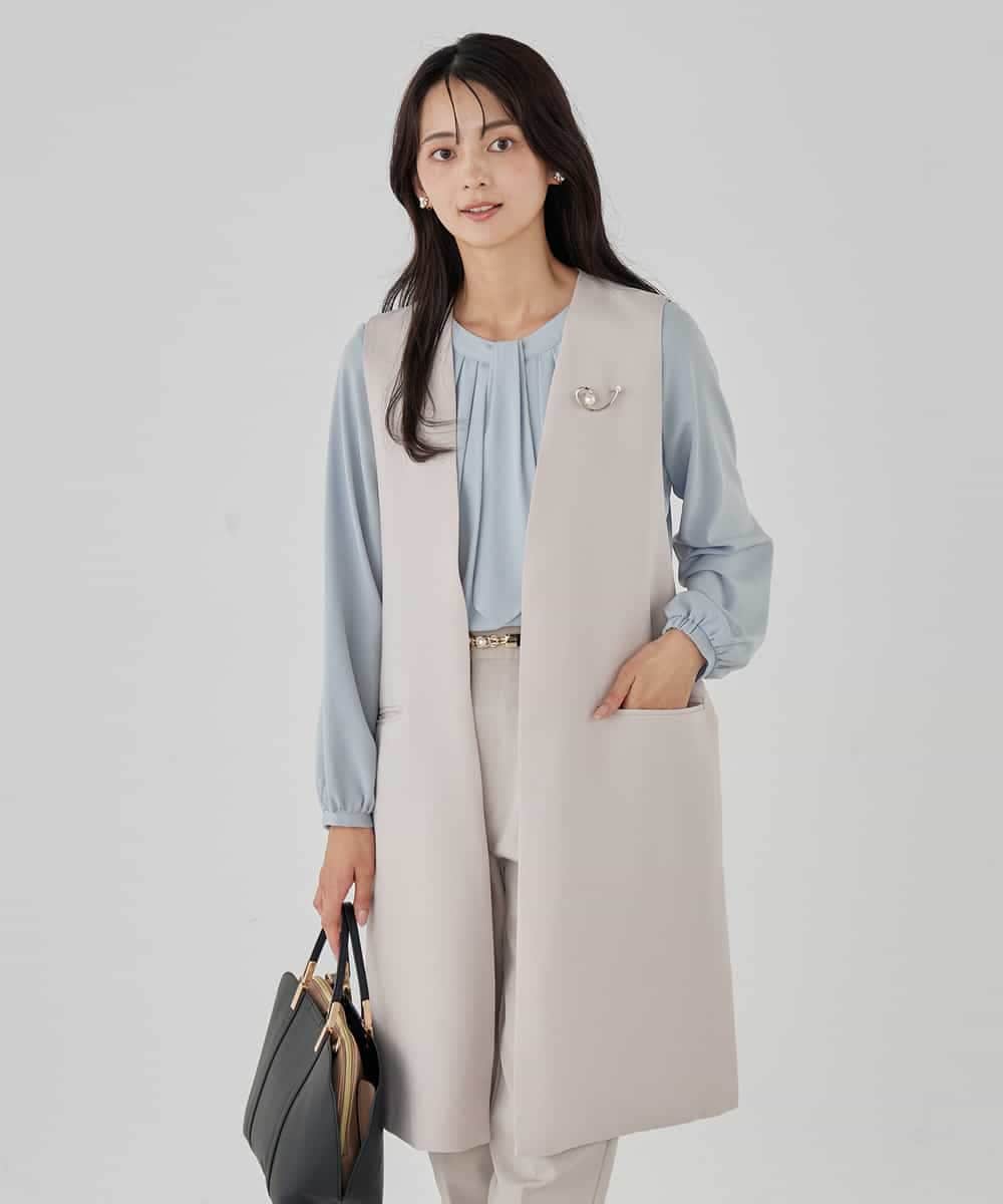 KBJCD04089 a.v.v(アー・ヴェ・ヴェ) サテンサイドスリットジレ【洗える/速乾/毛玉になりにくい/イージーケア】 ネイビー