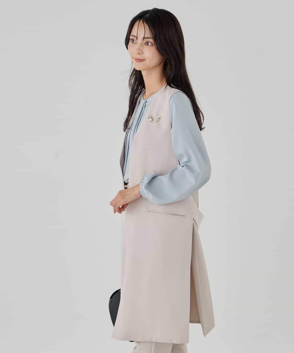 KBJCD04089 a.v.v(アー・ヴェ・ヴェ) サテンサイドスリットジレ【洗える/速乾/毛玉になりにくい/イージーケア】 ネイビー