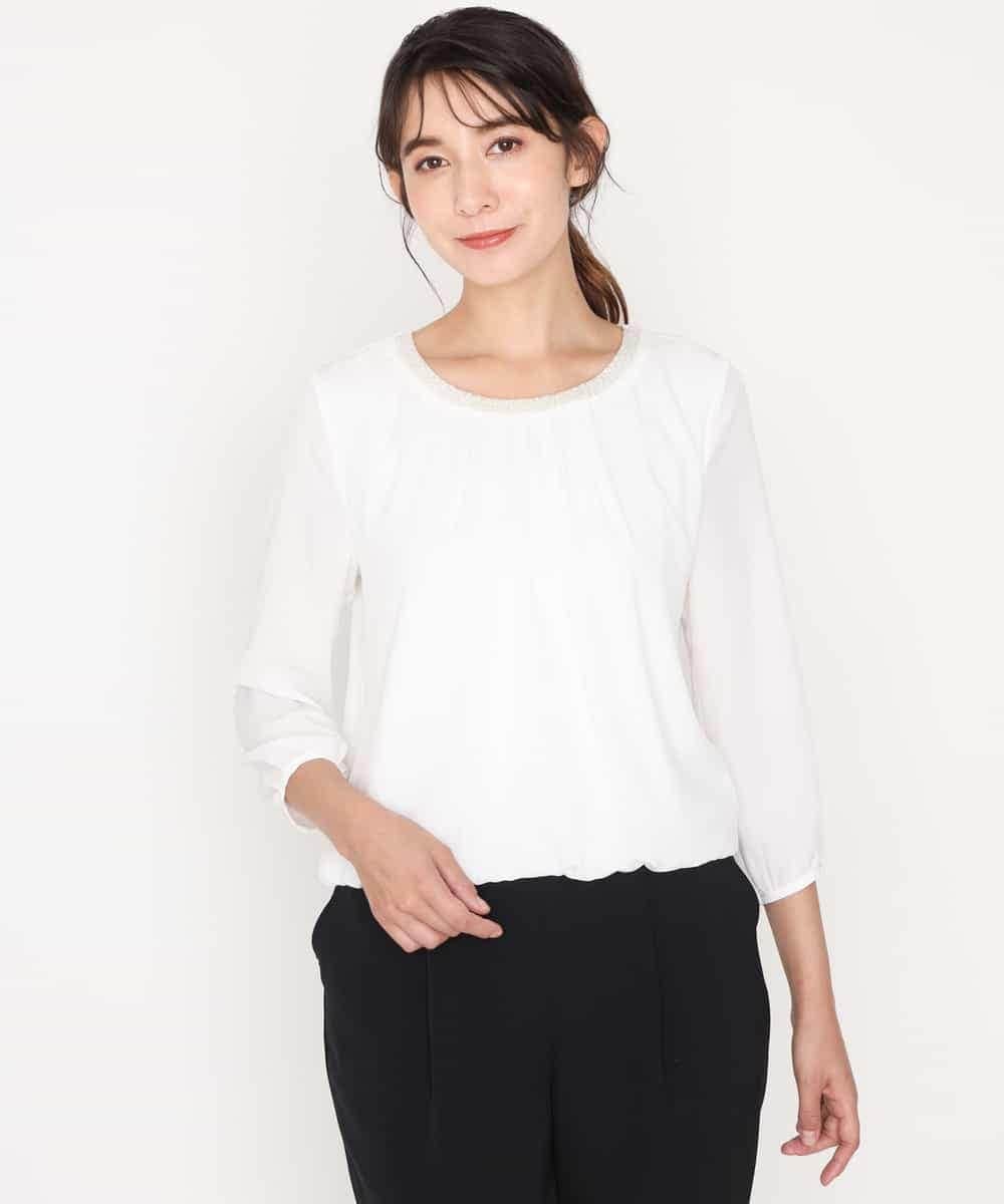 KBKCJ01044 a.v.v(アー・ヴェ・ヴェ) 【洗える】ビジュー調タックシフォンブラウス【セレモニー・通勤】 ホワイト