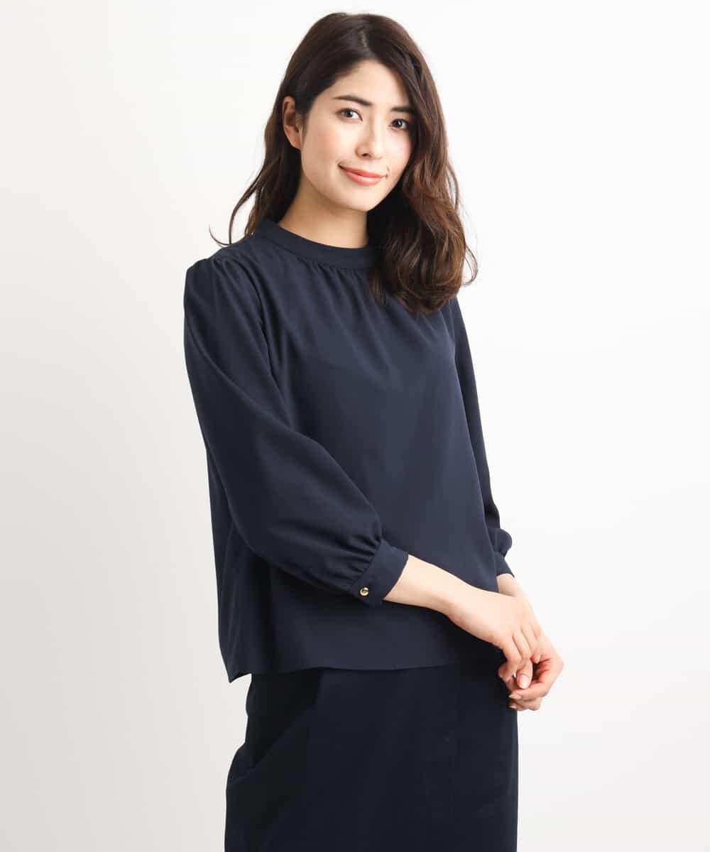 KBKEH05049 a.v.v(アー・ヴェ・ヴェ) ハイネックギャザーシフォンブラウス ネイビー