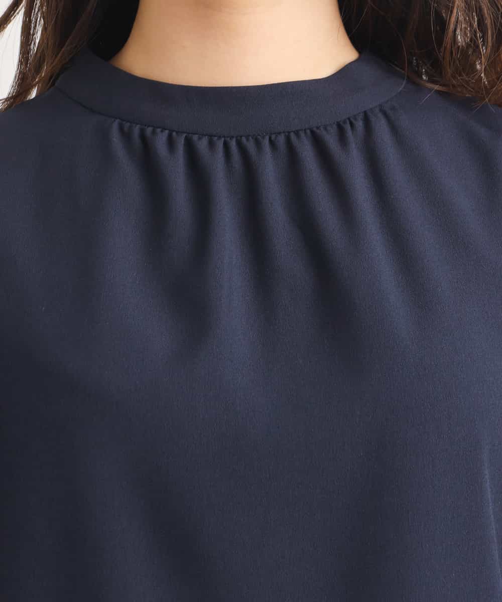 KBKEH05049 a.v.v(アー・ヴェ・ヴェ) ハイネックギャザーシフォンブラウス ネイビー
