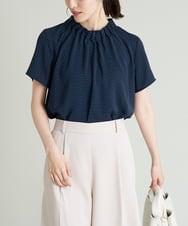 KBKHT17054 a.v.v(アー・ヴェ・ヴェ) タックネックドットプリントブラウス ネイビー系柄