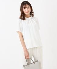 KBKHT17054 a.v.v(アー・ヴェ・ヴェ) タックネックドットプリントブラウス ホワイト