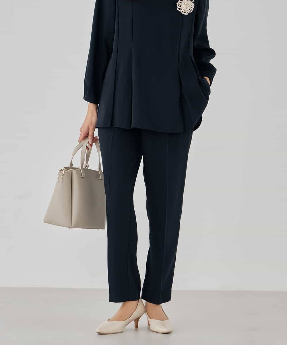 KBLCD04069 a.v.v(アー・ヴェ・ヴェ) サテンテーパードパンツ【洗える/速乾/毛玉になりにくい/イージーケア】 ネイビー