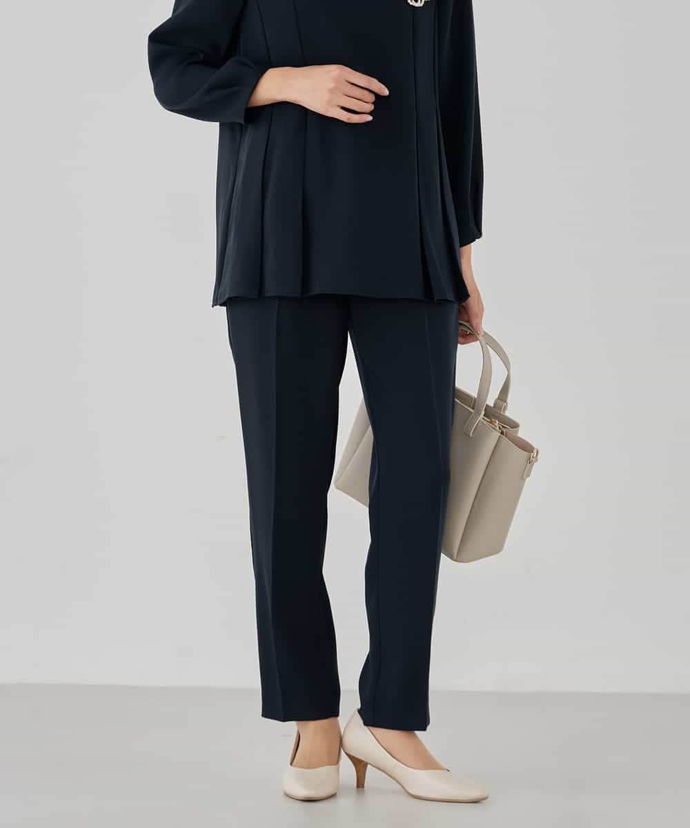 KBLCD04069 a.v.v(アー・ヴェ・ヴェ) サテンテーパードパンツ【洗える/速乾/毛玉になりにくい/イージーケア】 ネイビー