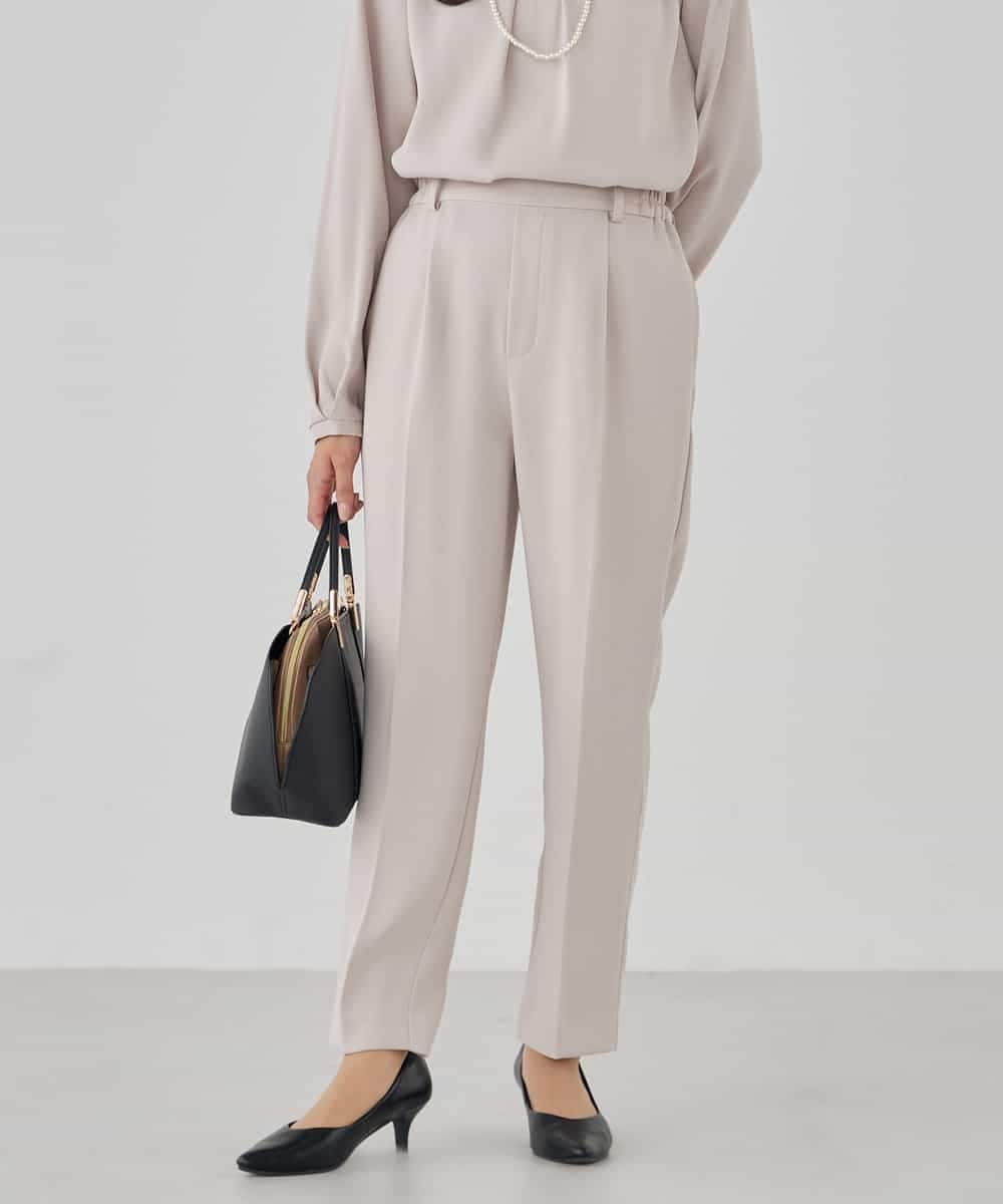 KBLCD04069 a.v.v(アー・ヴェ・ヴェ) サテンテーパードパンツ【洗える/速乾/毛玉になりにくい/イージーケア】 ネイビー