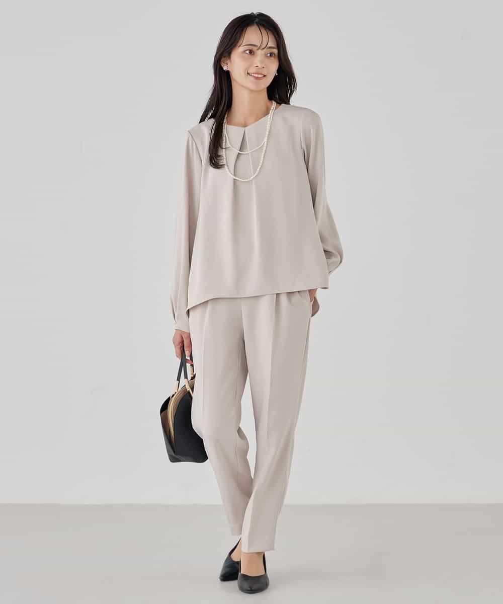 KBLCD04069 a.v.v(アー・ヴェ・ヴェ) サテンテーパードパンツ【洗える/速乾/毛玉になりにくい/イージーケア】 ネイビー