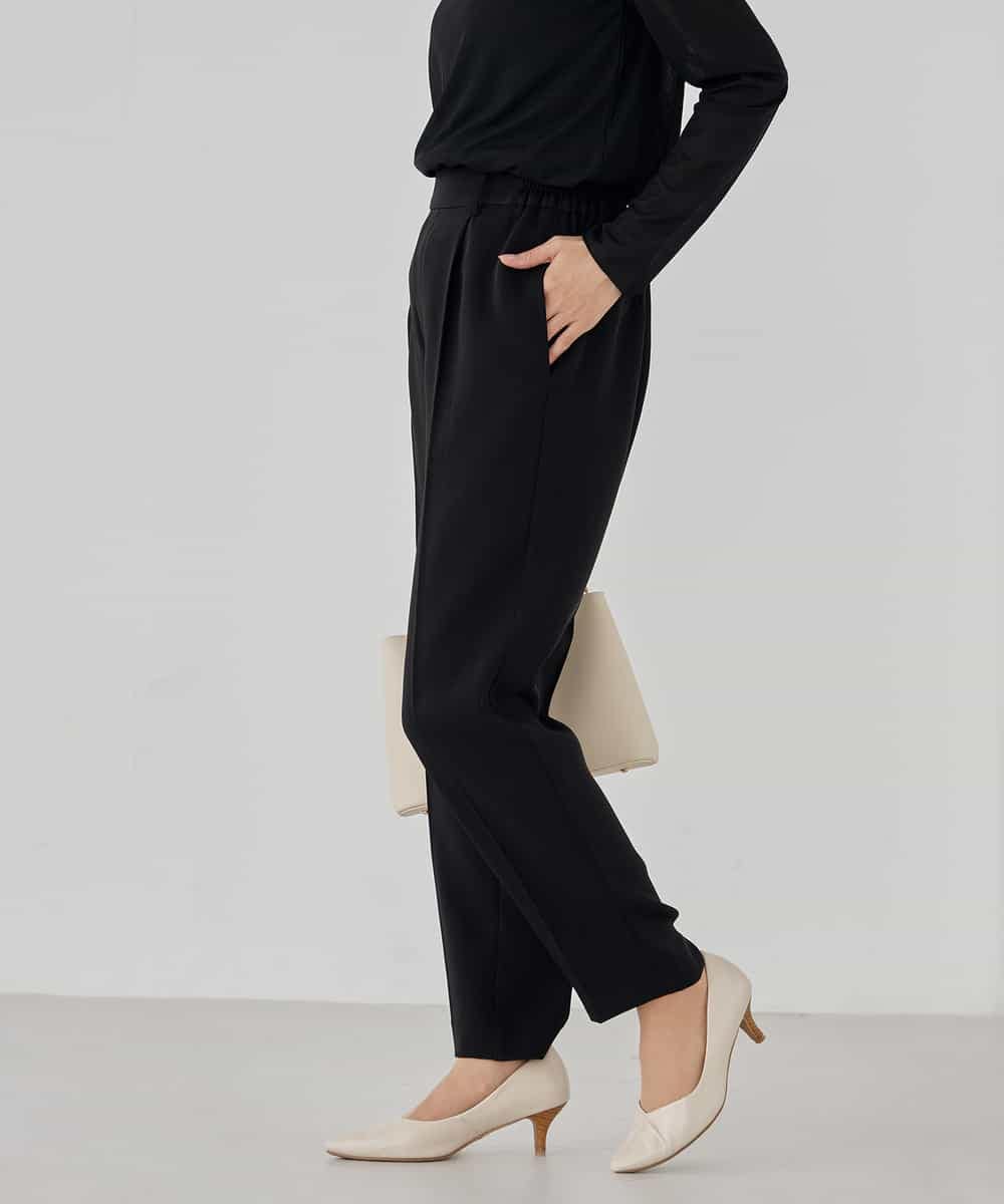 KBLCD04069 a.v.v(アー・ヴェ・ヴェ) サテンテーパードパンツ【洗える/速乾/毛玉になりにくい/イージーケア】 ネイビー