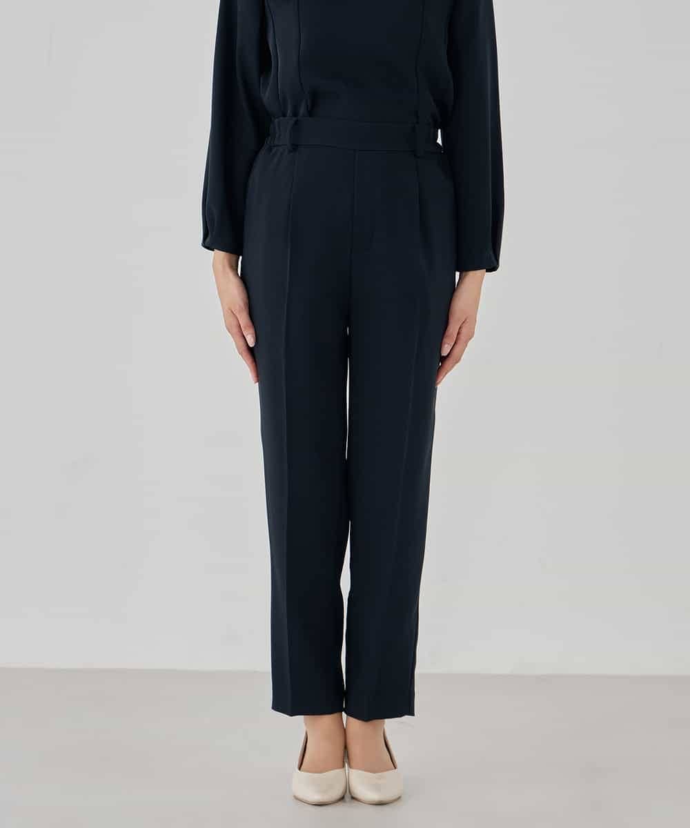 KBLCD04069 a.v.v(アー・ヴェ・ヴェ) サテンテーパードパンツ【洗える/速乾/毛玉になりにくい/イージーケア】 ネイビー