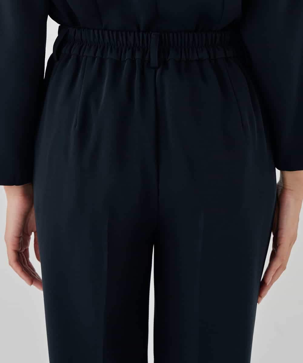 KBLCD04069 a.v.v(アー・ヴェ・ヴェ) サテンテーパードパンツ【洗える/速乾/毛玉になりにくい/イージーケア】 ネイビー